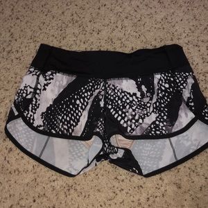lululemon patterned speed up shorts